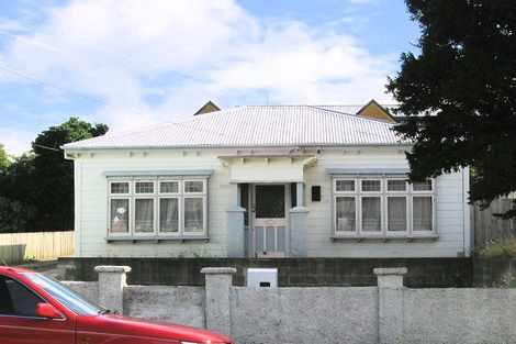 Photo of property in 16 Te Wharepouri Street, Berhampore, Wellington, 6023