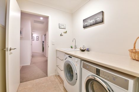 Photo of property in 33 Savoy Road, Orewa, 0931