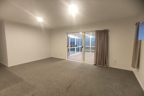 Photo of property in 2/3 Caribbean Drive, Unsworth Heights, Auckland, 0632
