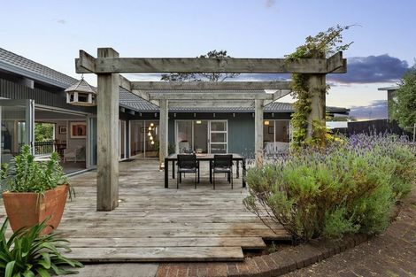 Photo of property in 4 Claude Road, Stanmore Bay, Whangaparaoa, 0932