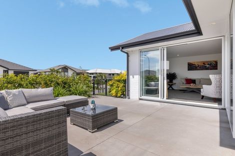 Photo of property in 2 Taioma Close, Papamoa, 3118