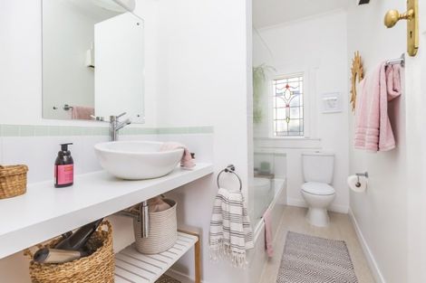 Photo of property in 74 Tio Tio Road, Seatoun, Wellington, 6022