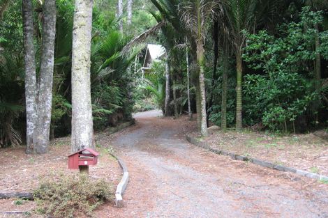 Photo of property in 9 Valley Road, Titirangi, Auckland, 0604