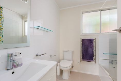 Photo of property in 1/120 Verran Road, Birkdale, Auckland, 0626