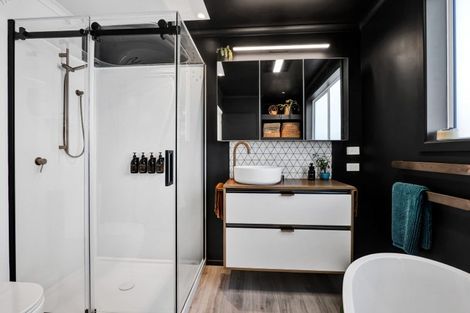 Photo of property in 17 Oberon Street, Stratford, 4332