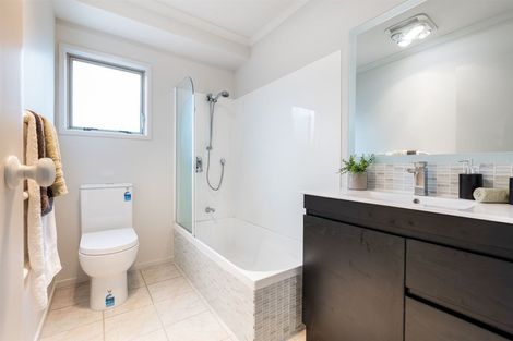 Photo of property in 2/13 Fratley Avenue, Farm Cove, Auckland, 2012