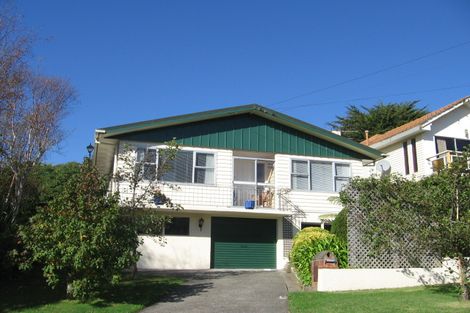Photo of property in 35a Raroa Terrace, Tawa, Wellington, 5028