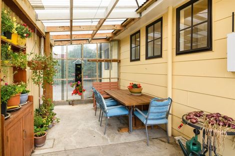 Photo of property in 2 Walton Street, Bulls, 4818