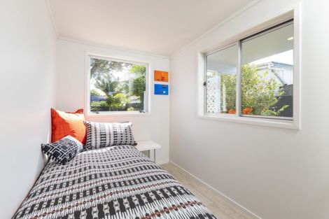 Photo of property in 31 Harbour View Road, Point Wells, 0986