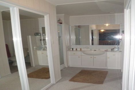 Photo of property in 14 Bob Charles Drive, Golflands, Auckland, 2013