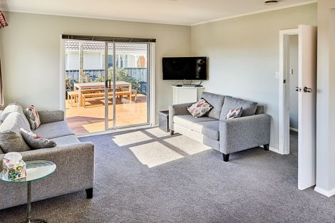 Photo of property in 31 Larsen Crescent, Tawa, Wellington, 5028