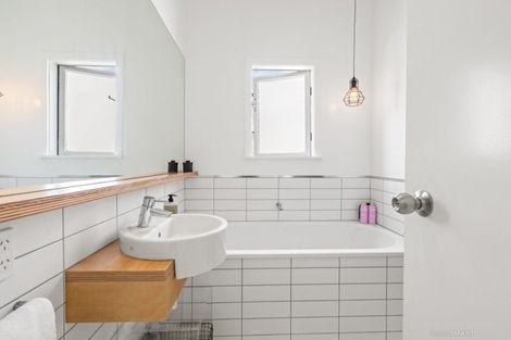 Photo of property in 20 Mantell Street, Seatoun, Wellington, 6022