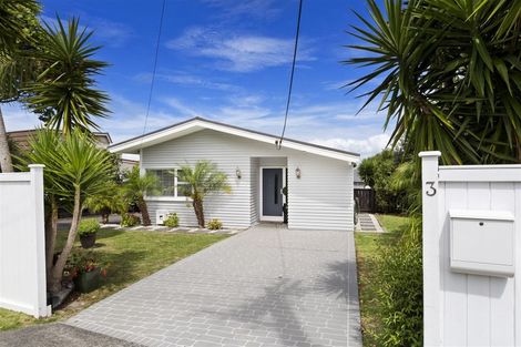 Photo of property in 1/3 Auld Street, Torbay, Auckland, 0630