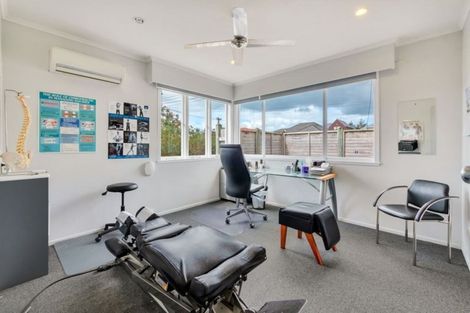 Photo of property in 2/61 Shakespeare Road, Milford, Auckland, 0620