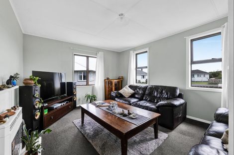 Photo of property in 3 Sutton Place, Hawera, 4610