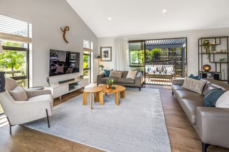 Photo of property in 21 Woodlanding Road, Whitford, Howick, 2571