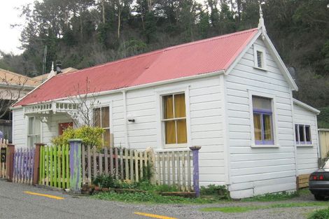 Photo of property in 5 Burke Street, Hospital Hill, Napier, 4110
