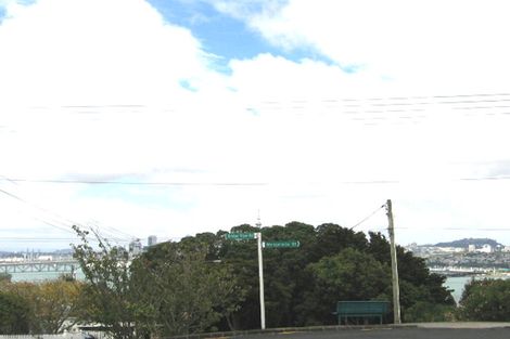 Photo of property in 20 Bridge View Road, Birkenhead, Auckland, 0626