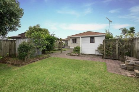 Photo of property in 2/27 Channing Crescent, Botany Downs, Auckland, 2010