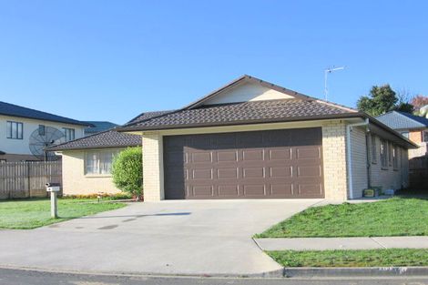Photo of property in 4 Mediterranean Way, Goodwood Heights, Auckland, 2105