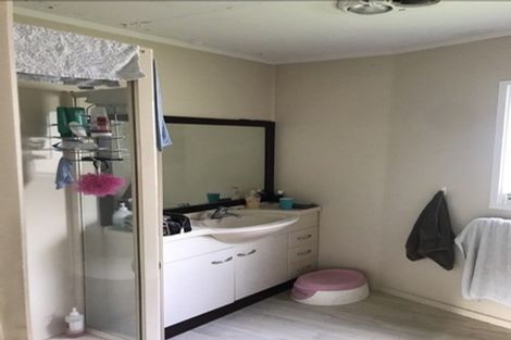 Photo of property in 14 Emery Grove, Bayview, Auckland, 0629