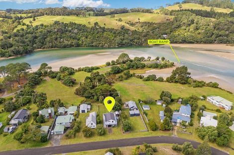 Photo of property in 85 Oyster Drive, Cooks Beach, Whitianga, 3591