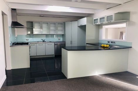 Photo of property in 8 Longwood Place, Forrest Hill, Auckland, 0620