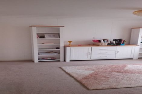 Photo of property in 10 Graham Avenue, Te Atatu Peninsula, Auckland, 0610