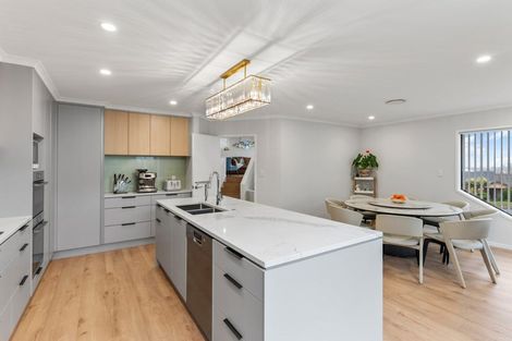 Photo of property in 32 Currell Way, Somerville, Auckland, 2014