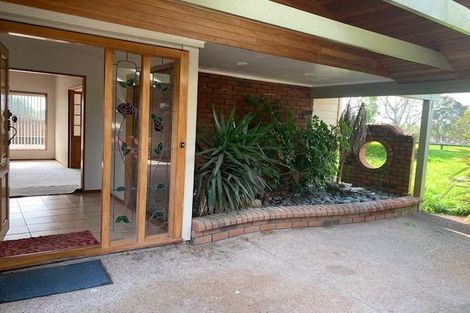 Photo of property in 454 Taupaki Road, Kumeu, 0892