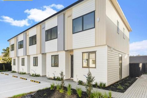 Photo of property in 2/103 Botany Road, Botany Downs, Auckland, 2010