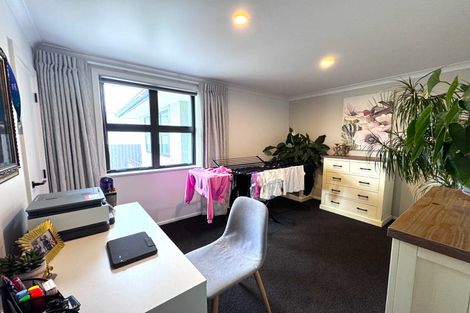 Photo of property in 110 Ruamahanga Crescent, Terrace End, Palmerston North, 4410