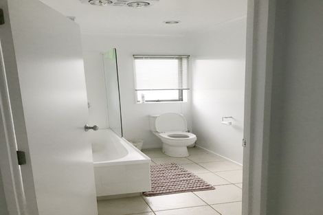 Photo of property in 22 Ashmere Lane, Weymouth, Auckland, 2103