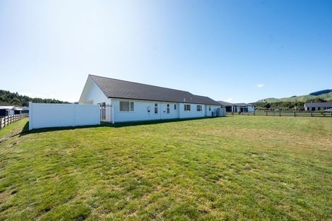 Photo of property in 9 Kanuka Grove, Kinloch, Taupo, 3377