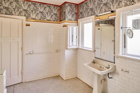 Photo of property in 3 Waiteata Road, Kelburn, Wellington, 6012