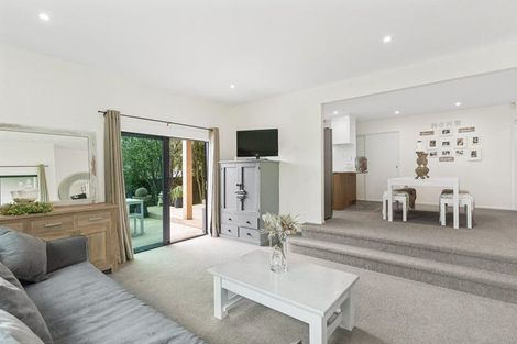 Photo of property in 2 Sunvista Avenue, Oteha, Auckland, 0632