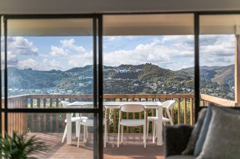 Photo of property in 21 Landsdowne Terrace, Karori, Wellington, 6012