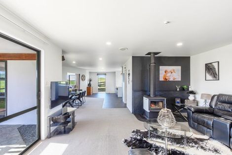 Photo of property in 14 Centre Road, Matamau, Dannevirke, 4977