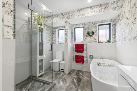 Photo of property in 11 Ruapehu Drive, Fitzherbert, Palmerston North, 4410