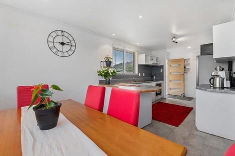 Photo of property in 4 John Road, Fairy Springs, Rotorua, 3015