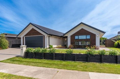 Photo of property in 99 The Drive, Paraparaumu Beach, Paraparaumu, 5032