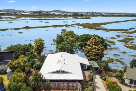 Photo of property in 112 Tiroroa Avenue, Te Atatu South, Auckland, 0610