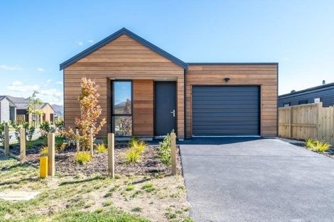 Photo of property in 2 Matakanui Lane, Wanaka, 9305