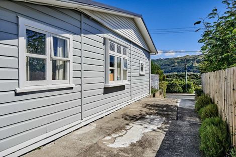 Photo of property in 27 Awatea Street, Ranui, Porirua, 5024