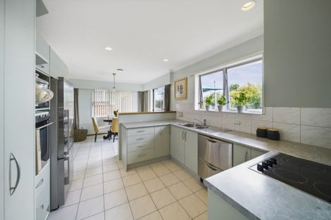 Photo of property in 8 Harford Place, Pakuranga Heights, Auckland, 2010
