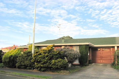 Photo of property in 1 Saunders Place, Gonville, Whanganui, 4501