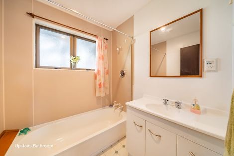 Photo of property in 4 Raynham Way, Silverstream, Upper Hutt, 5019