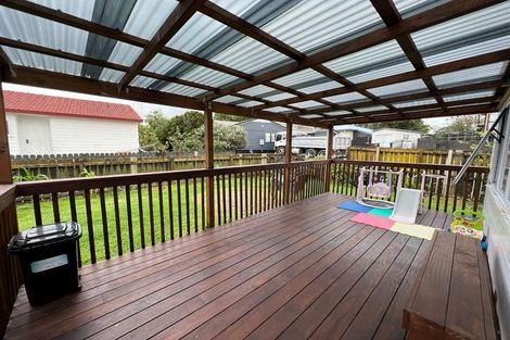 Photo of property in 1/11 Kirklow Place, Goodwood Heights, Auckland, 2105