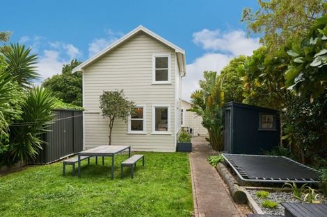 Photo of property in 59 Marine Parade, Eastbourne, Lower Hutt, 5013