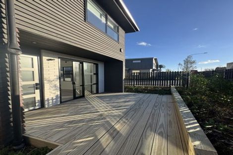 Photo of property in 8/666 Swanson Road, Swanson, Auckland, 0612